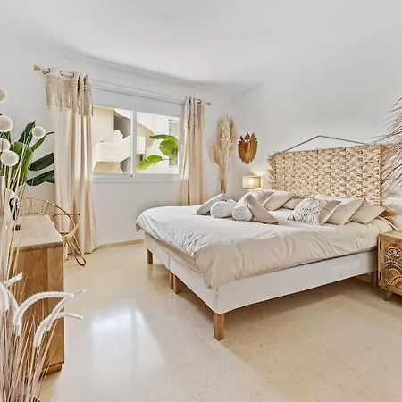 Standing In Διαμέρισμα *