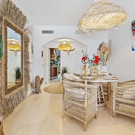 Standing In Διαμέρισμα *