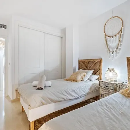 Standing In * Μαρμπέλλα